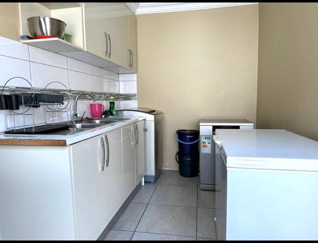 5 BEDROOM HOUSE FOR SALE IN CHANTELLE